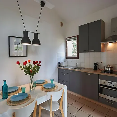 In France With Private Garden Vila *
