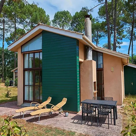Vila In France With Private Garden Salles (Gironde)
